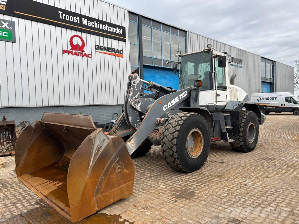 CASE 721 D Incarcator pe pneuri