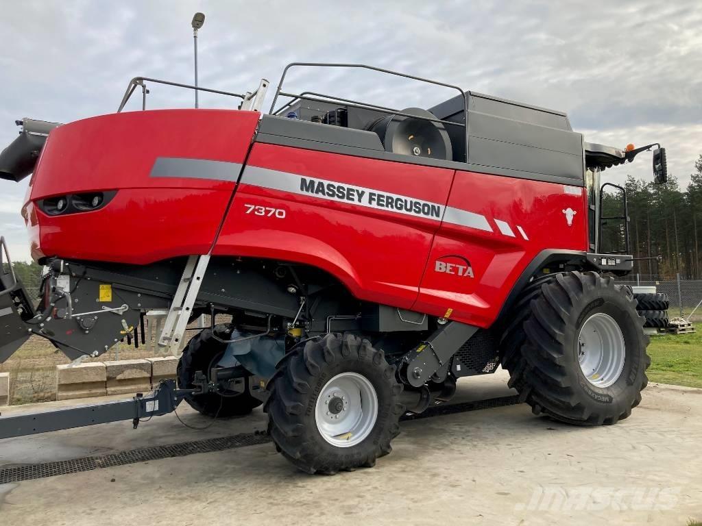 Massey Ferguson 7370 Combine de secerat