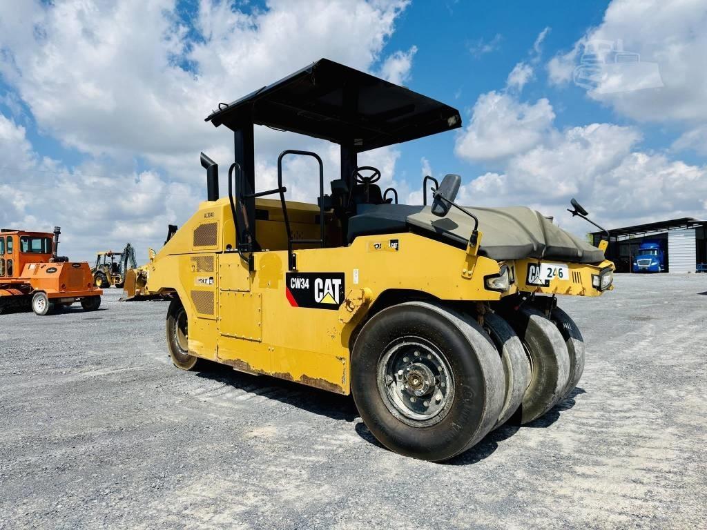 CAT CW 34 Cilindri compactori cu roti