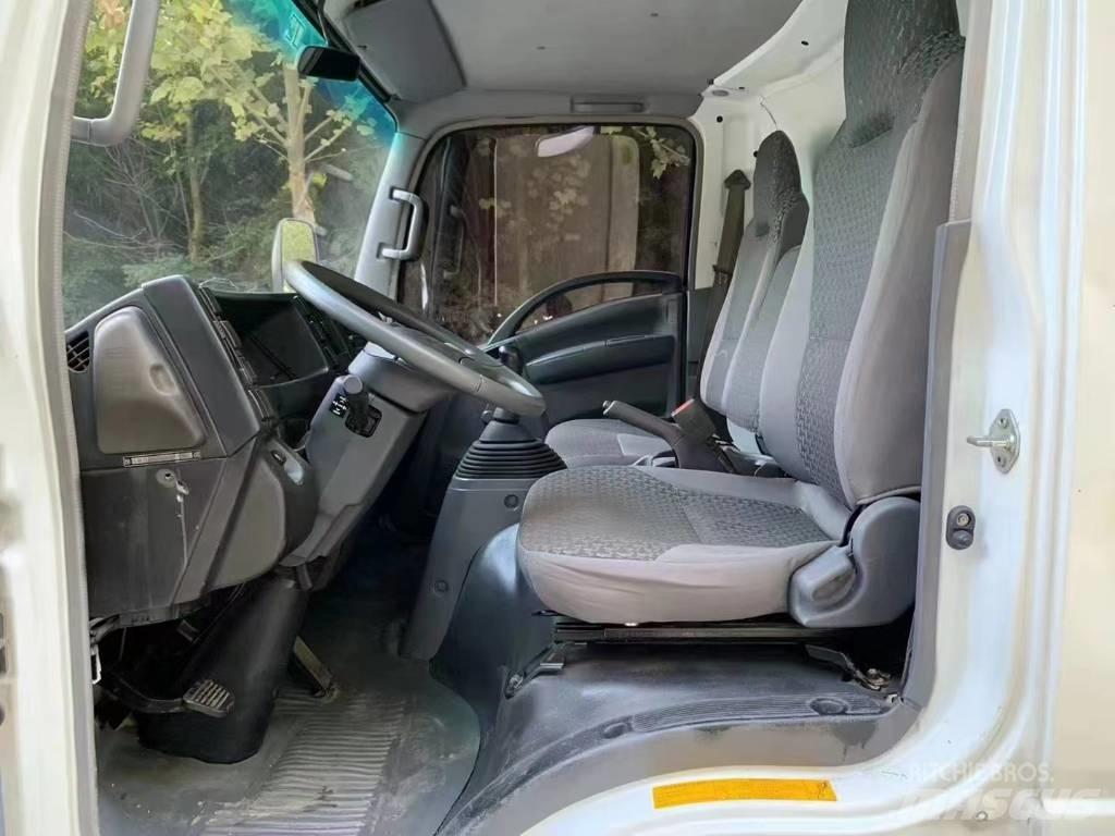 Isuzu ELF Municipal/vehicul cu uz general