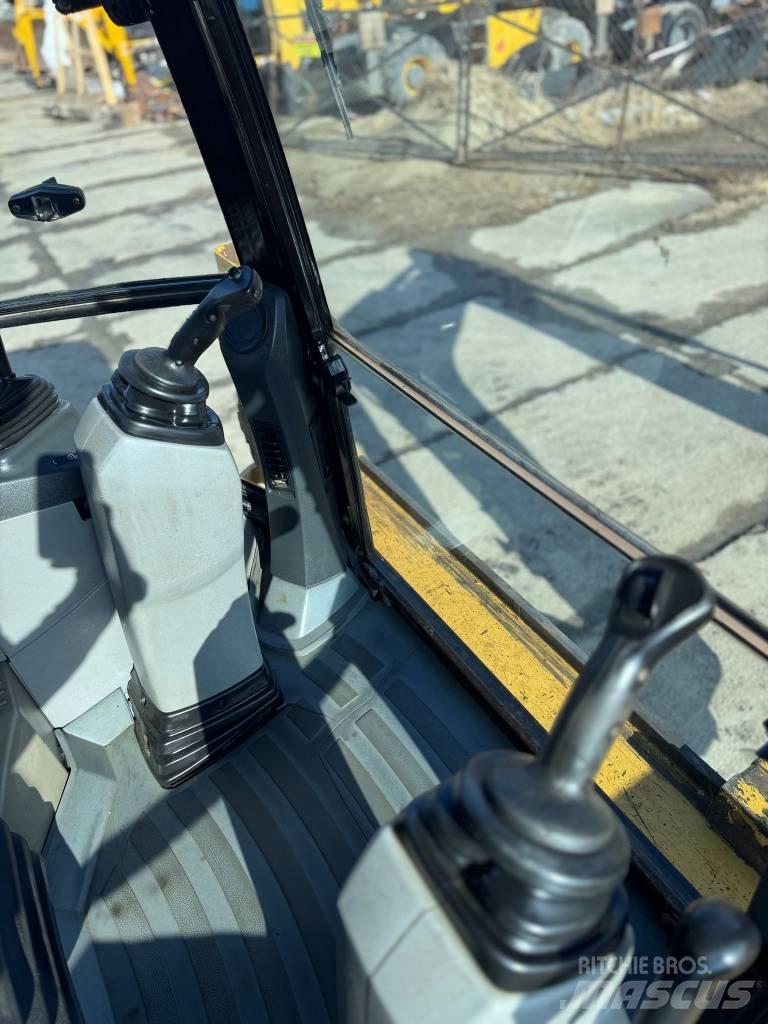 CAT 444 E Buldoexcavatoare