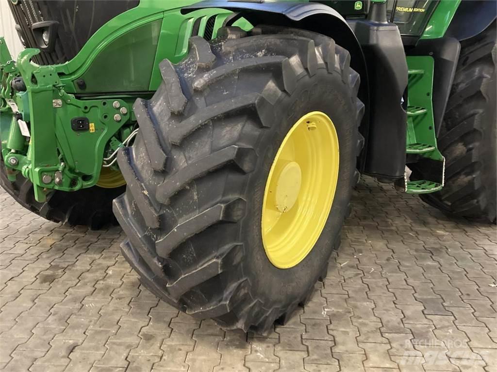 John Deere 6215R Tractoare