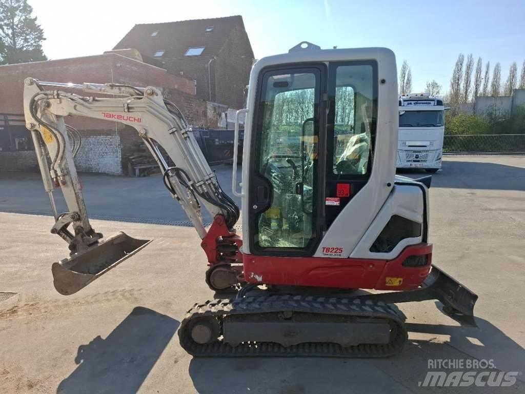 Takeuchi TB225LSA Mini excavatoare < 7t