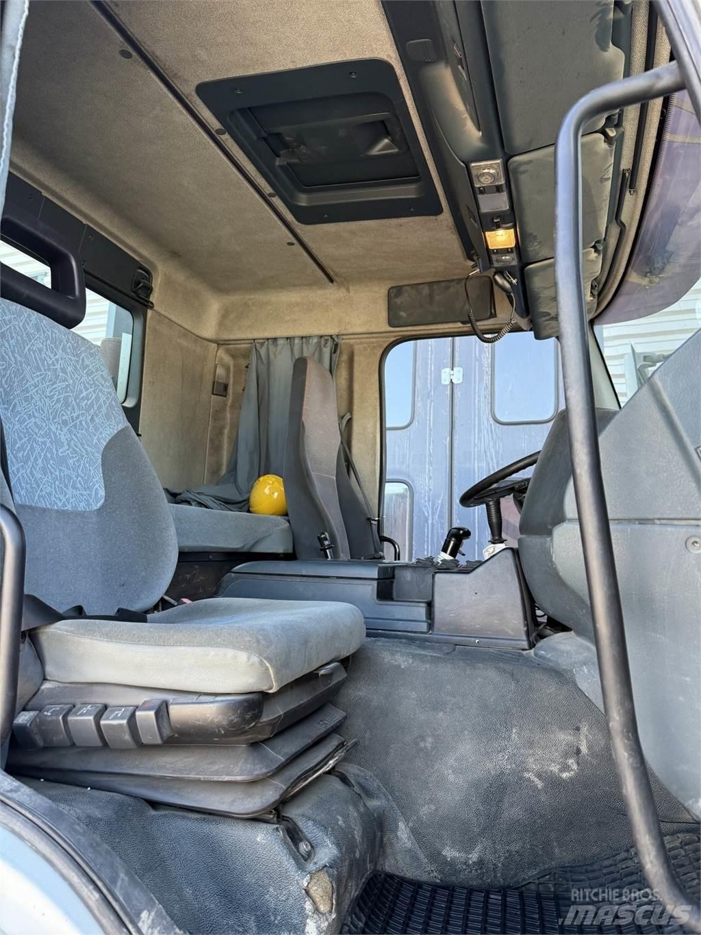 Sisu E12M 8x2 Autobasculanta