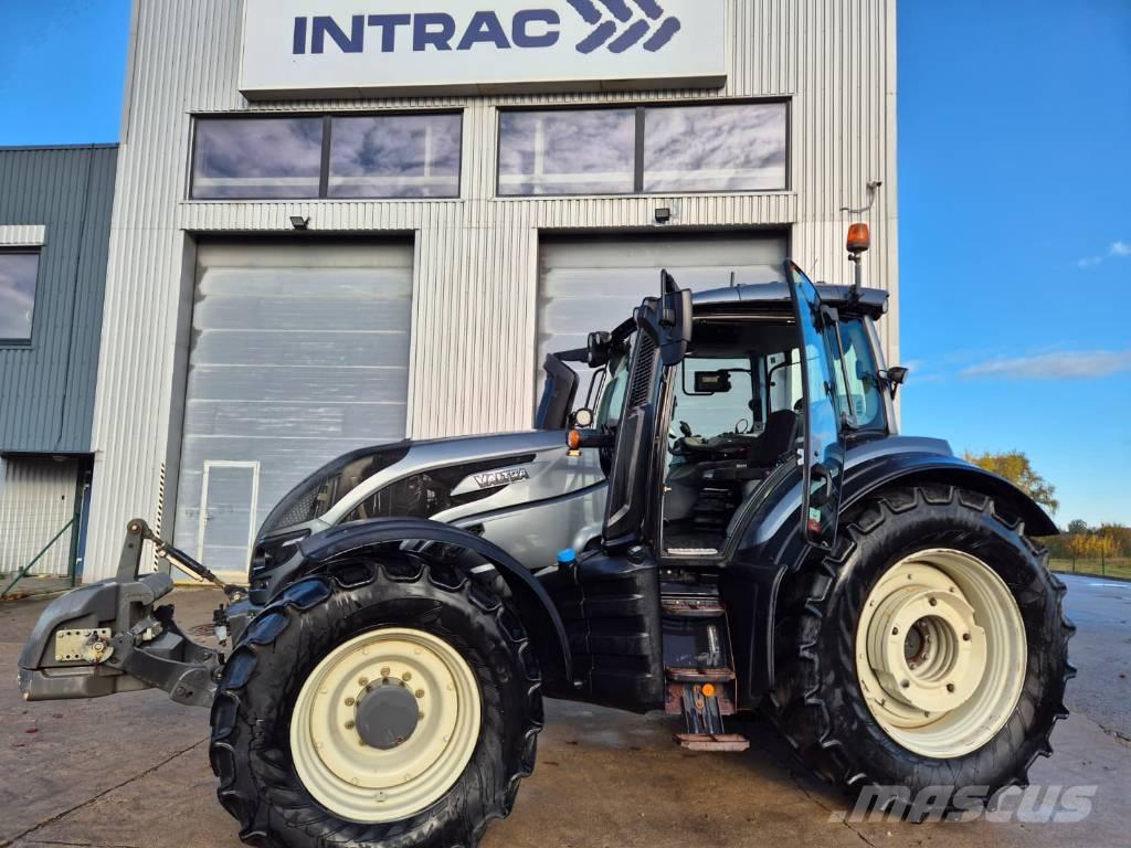 Valtra T 254 Tractoare
