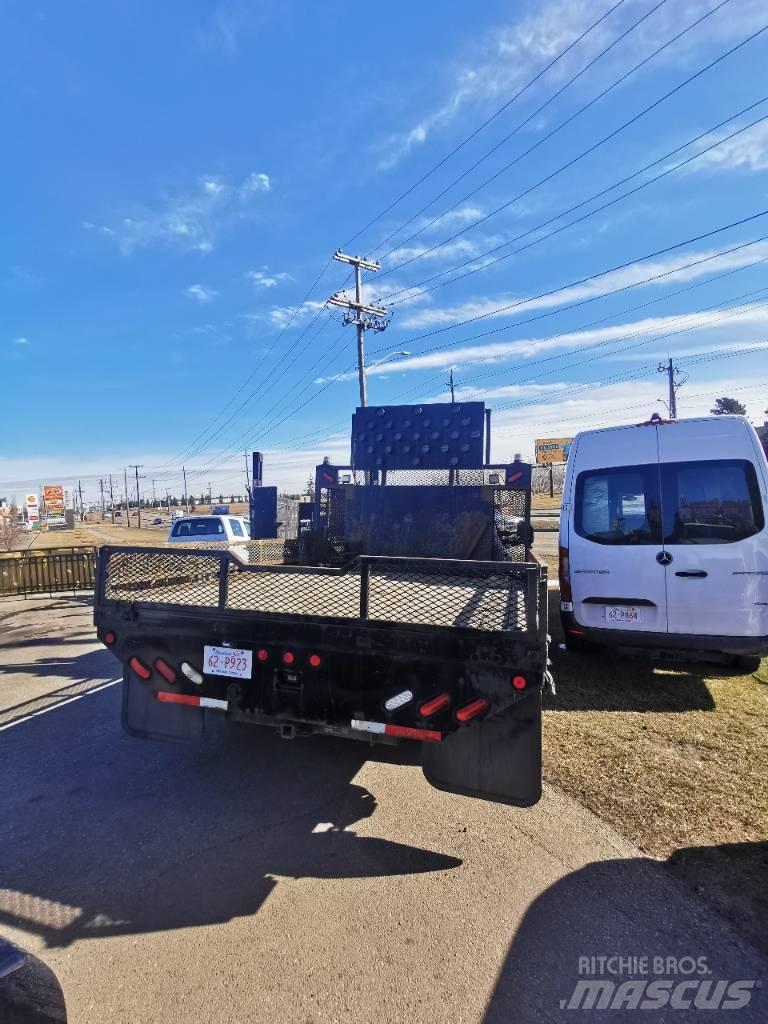 Ford F 550 XLT Camioane platforma/prelata