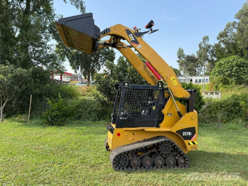 CAT 257 B Încarcatoare cu excavator