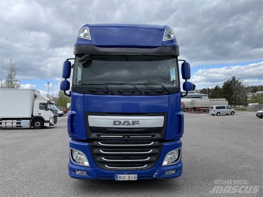 DAF XF510 6x2 Camion cu carlig de ridicare