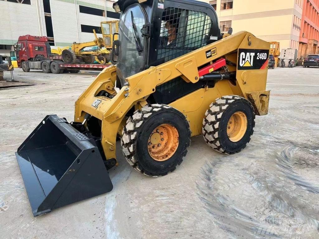 CAT 246 D Mini incarcator