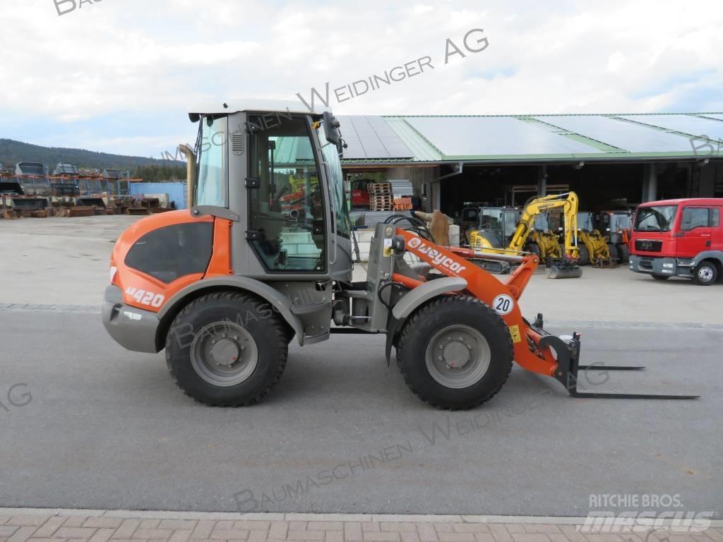 Atlas AR 420 Incarcator pe pneuri