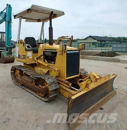 Komatsu D 20 A-6 Buldozere pe senile