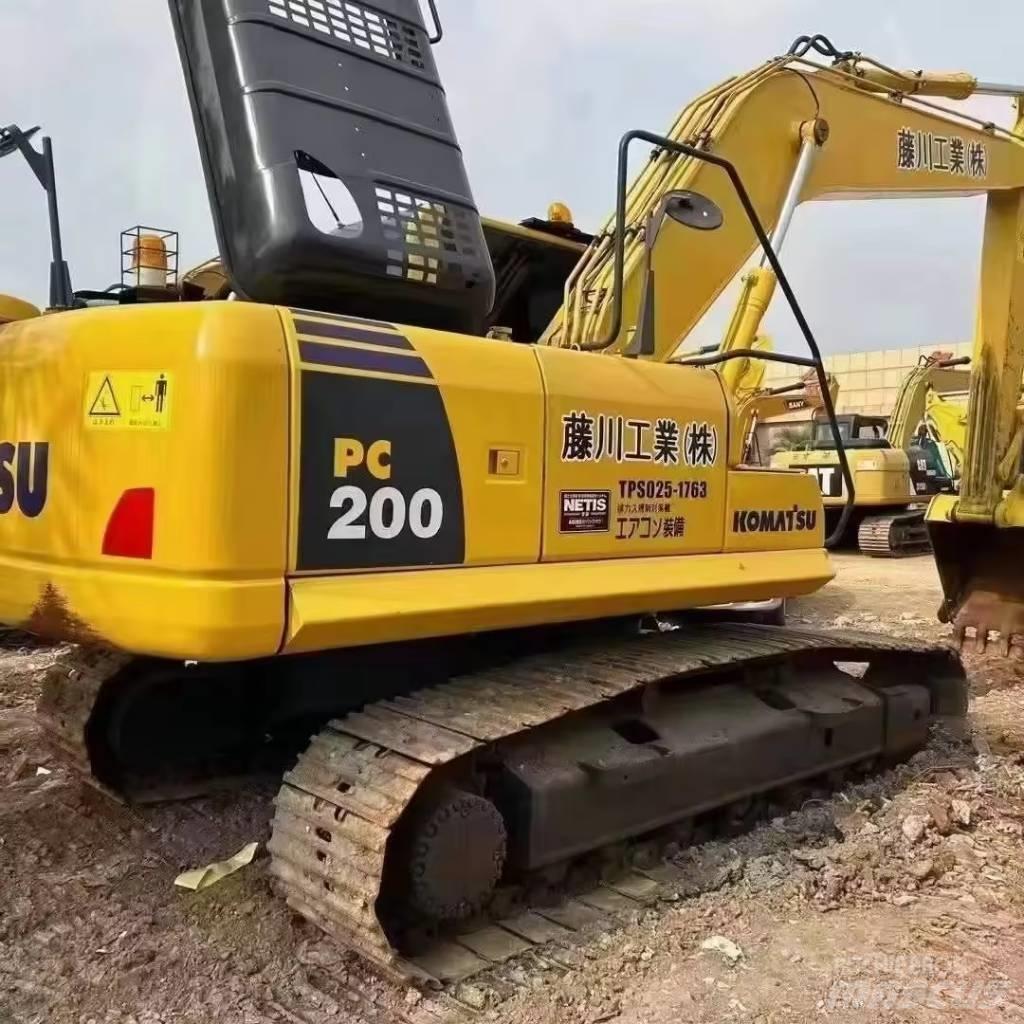 Komatsu PC 200 Excavatoare pe șenile
