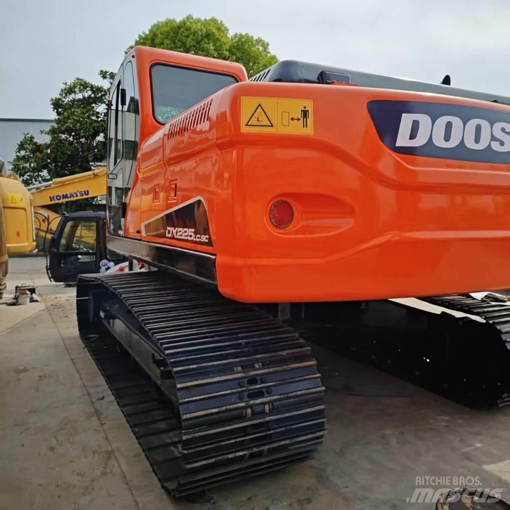 Doosan DX 225 Excavatoare pe șenile
