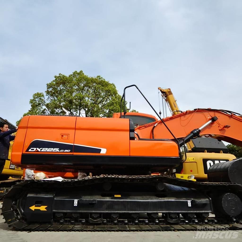 Doosan DX 225 Excavatoare pe șenile
