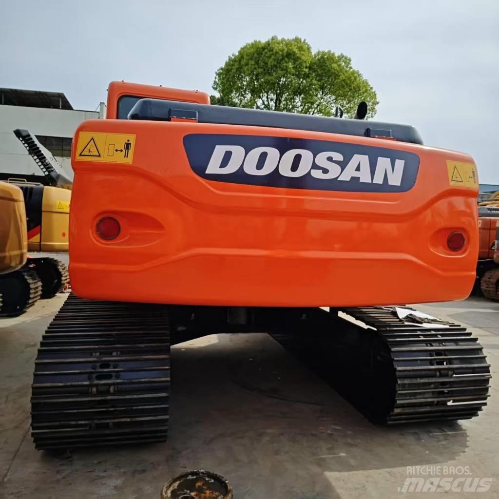 Doosan DX 225 Excavatoare pe șenile
