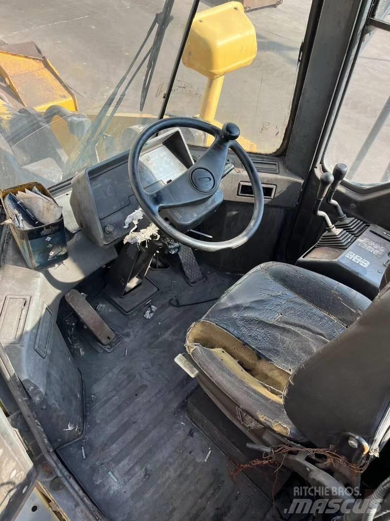 Komatsu WA 470 Incarcator pe pneuri