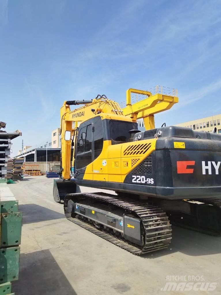 Hyundai R220LC-9S Excavatoare pe șenile
