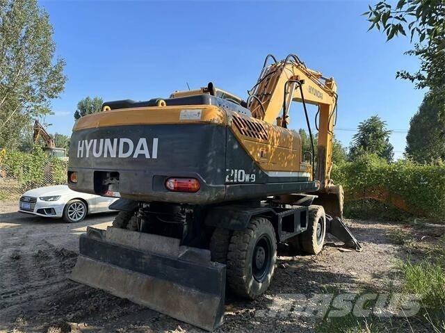 Hyundai 210W Excavatoare pe șenile

