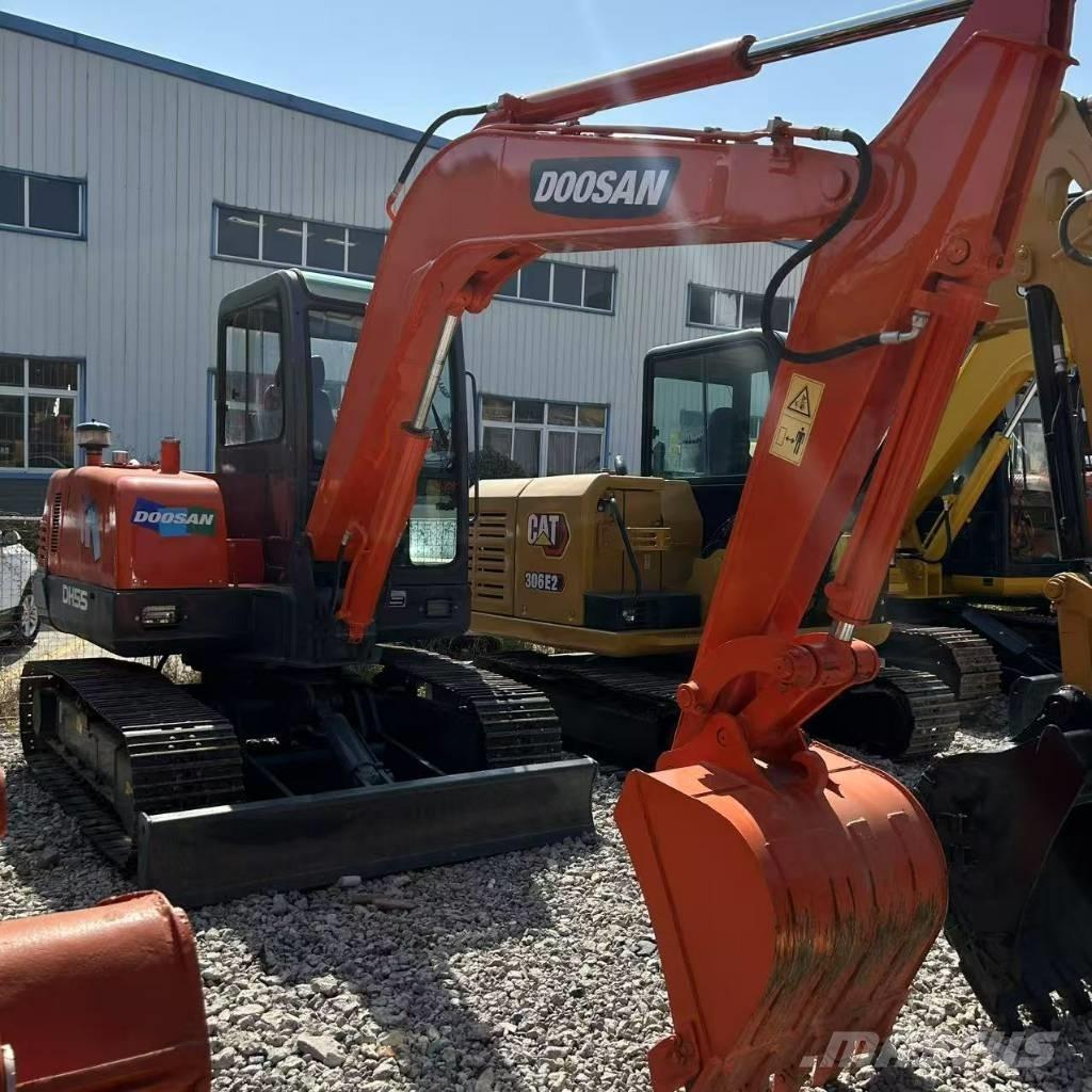 Doosan 55 Excavatoare pe șenile
