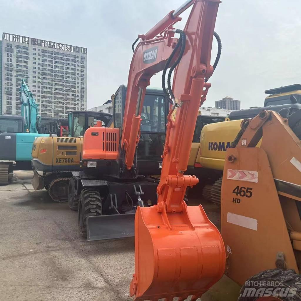 Doosan DX60W Excavatoare cu roti