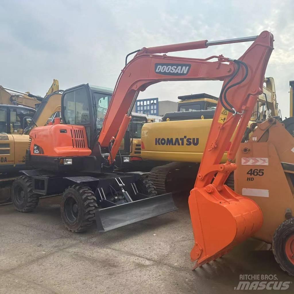 Doosan DX60W Excavatoare cu roti