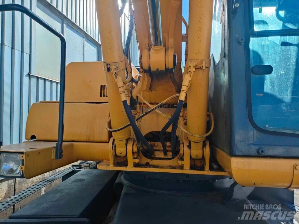 Komatsu PW 130ES-6K Excavatoare cu roti