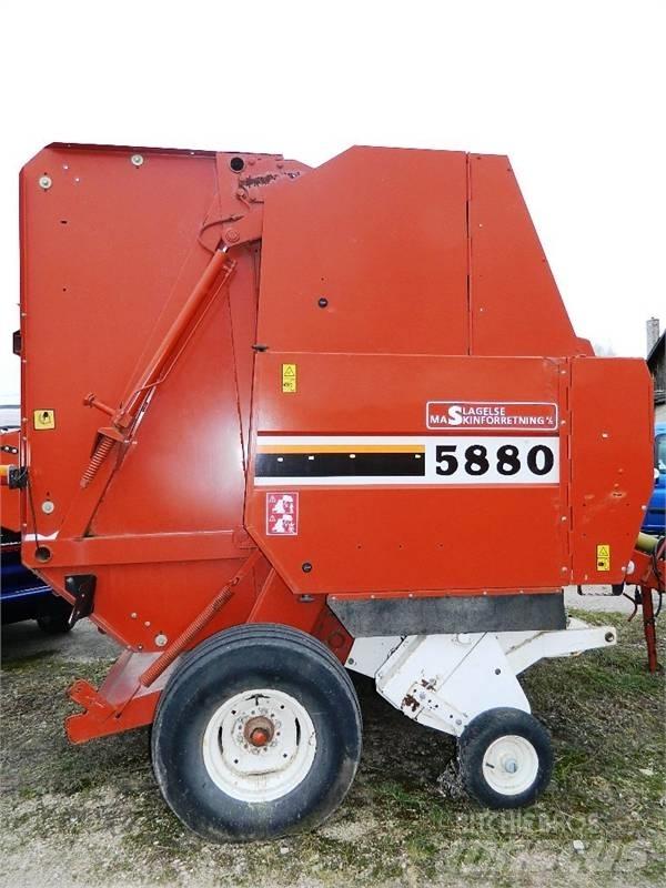 New Holland 5880 Masina de balotat cilindric