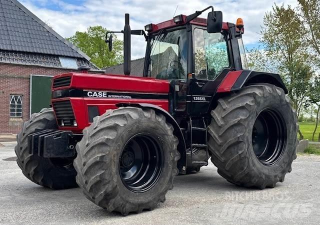 Case IH 1255 XL Tractoare