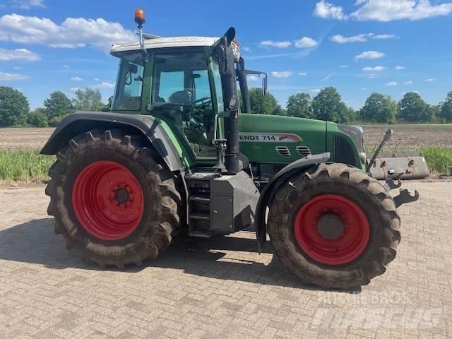 Fendt 714 Com3 Tractoare