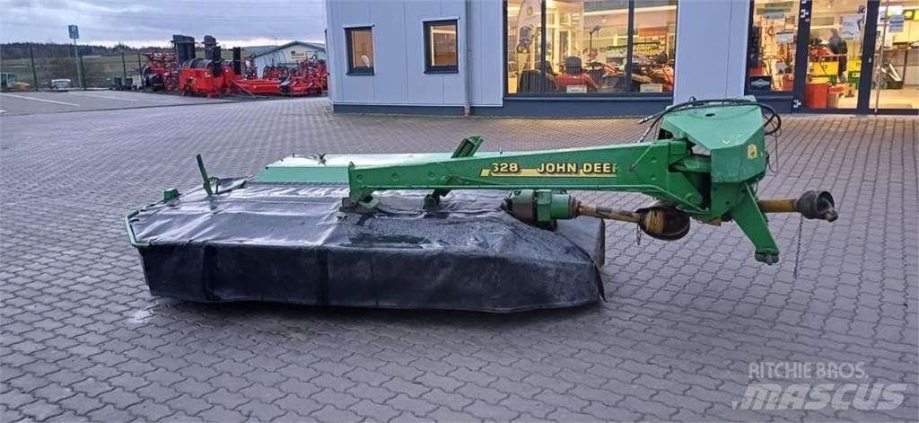 John Deere 328 Cositoare de iarba