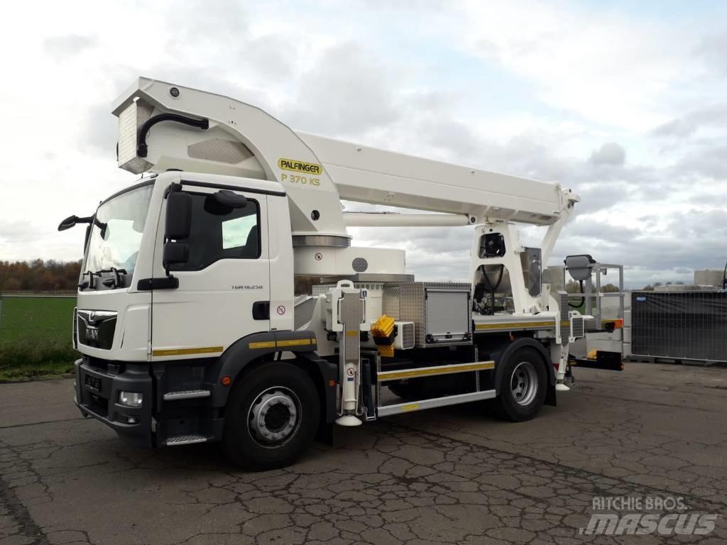 Palfinger P 370 KS Platforme aeriene montate pe camion