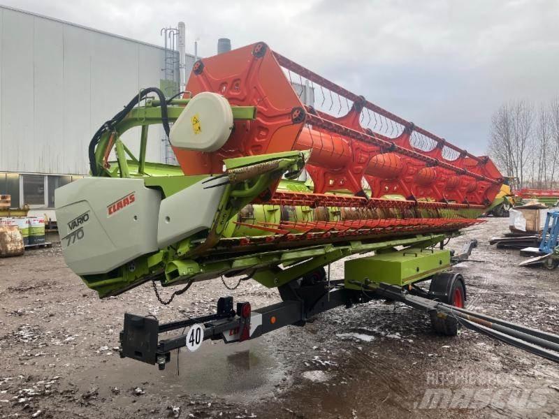 CLAAS LEXION 7400 Combine de secerat