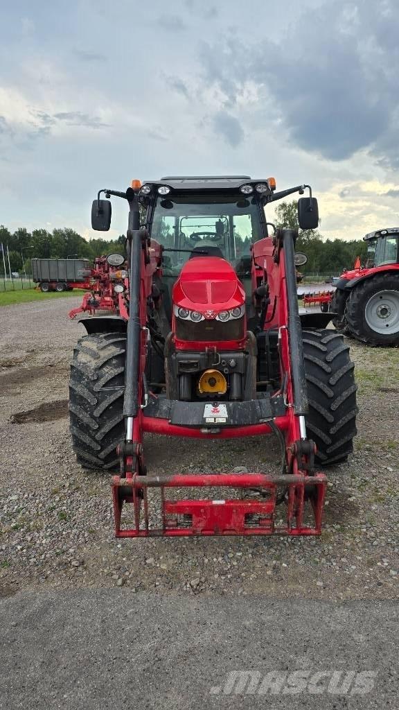 Massey Ferguson 5713 Tractoare