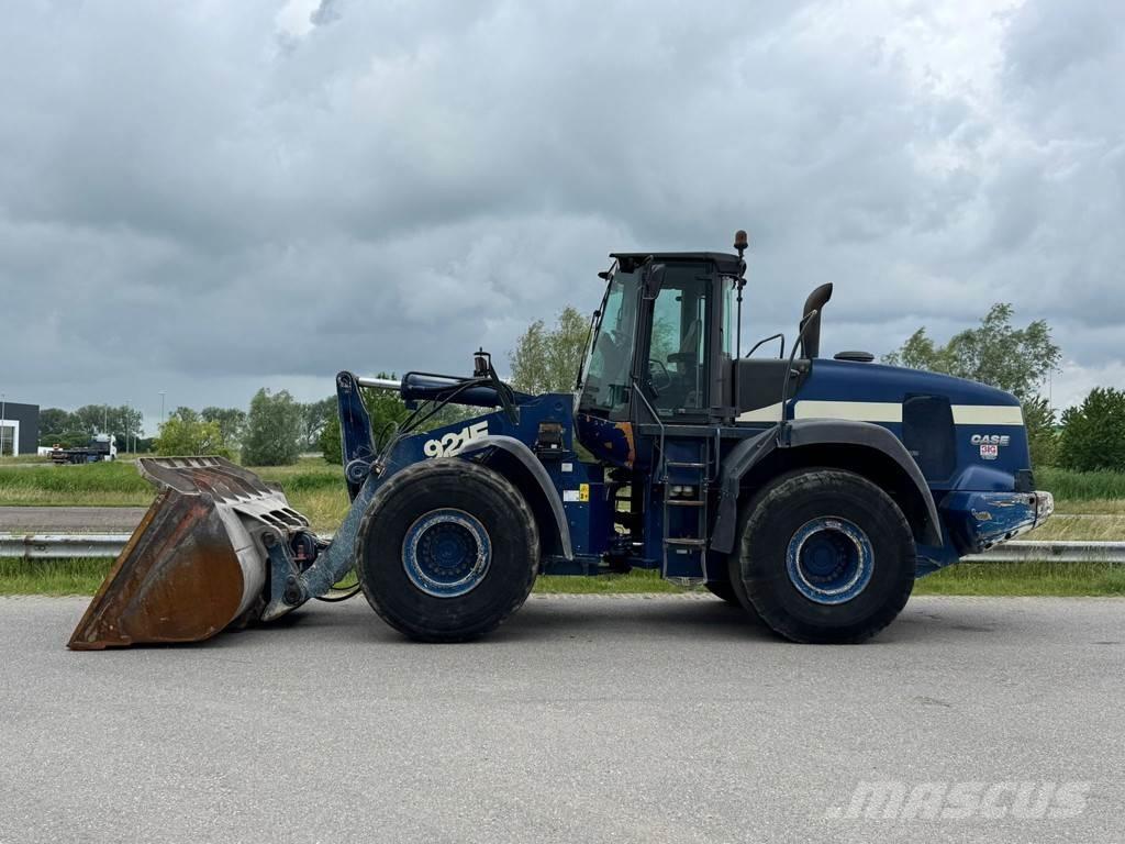 CASE 921E Incarcator pe pneuri