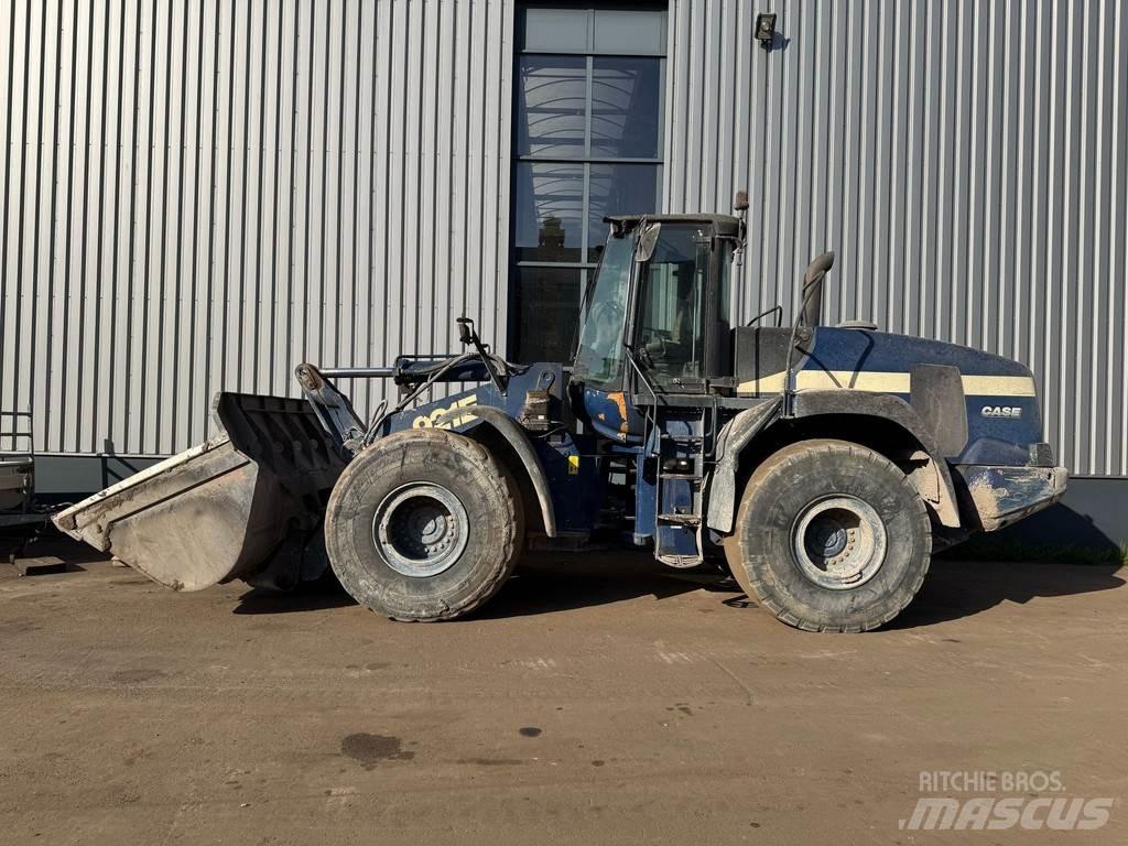 CASE 921E Incarcator pe pneuri