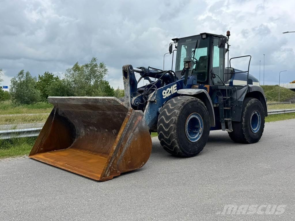 CASE 921E Incarcator pe pneuri