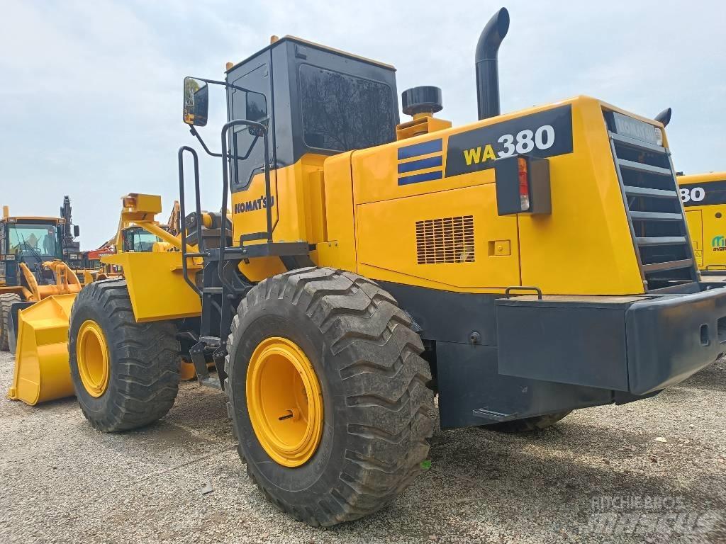Komatsu WA 380 Incarcator pe pneuri