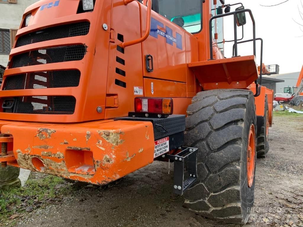 Fiat-Hitachi W230 Incarcator pe pneuri