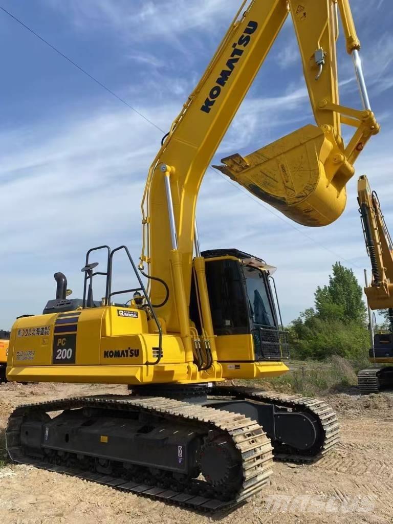 Komatsu 200-8 Excavatoare pe șenile
