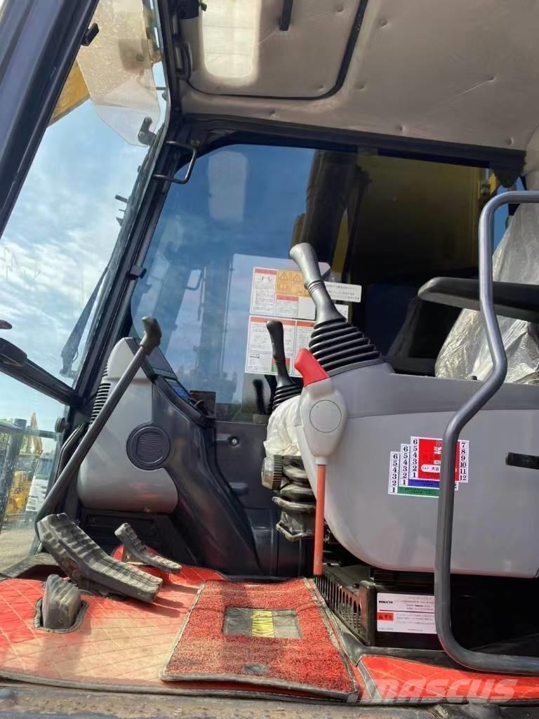 Komatsu 200-8 Excavatoare pe șenile
