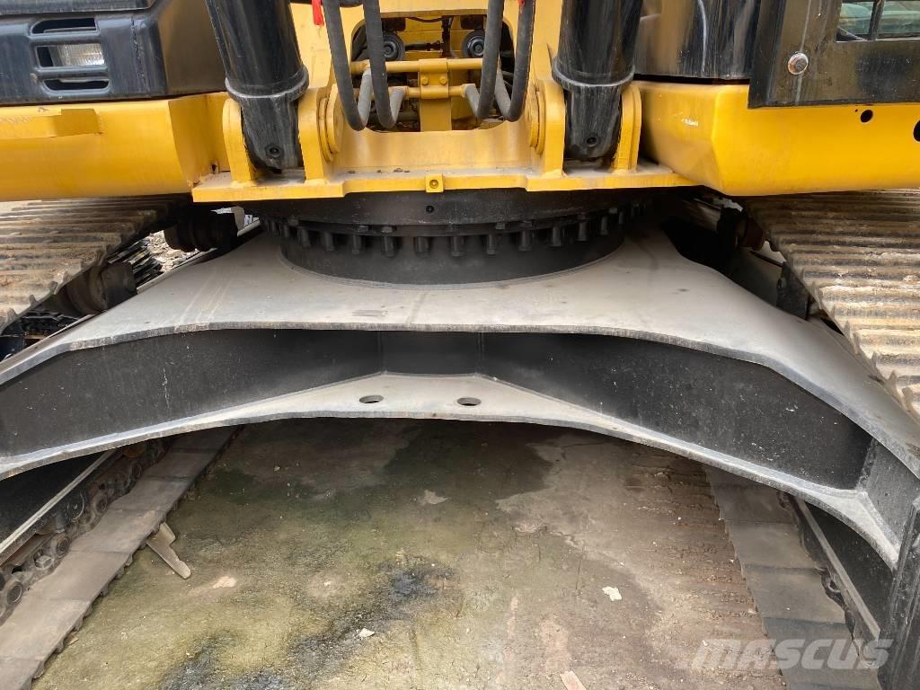 CAT 330 D Excavatoare pe șenile
