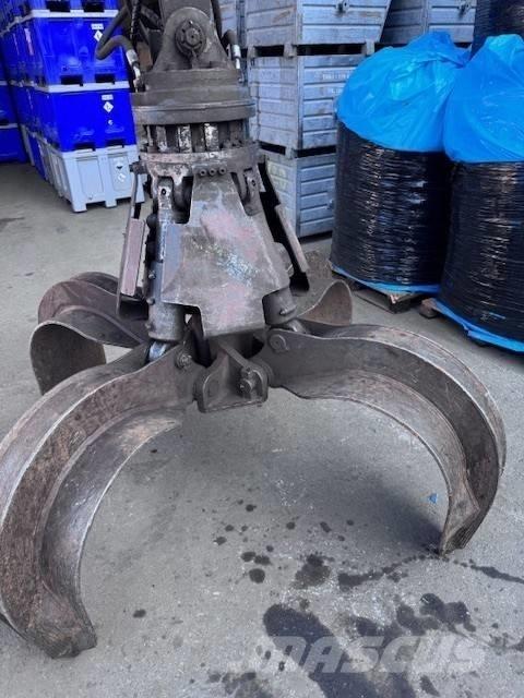 Fuchs MHL 331 Paleta de manipulare