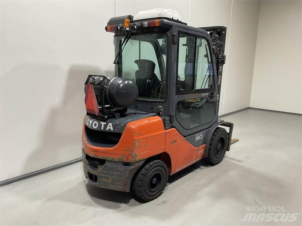 Toyota 02-8FGF30 Stivuitor GPL