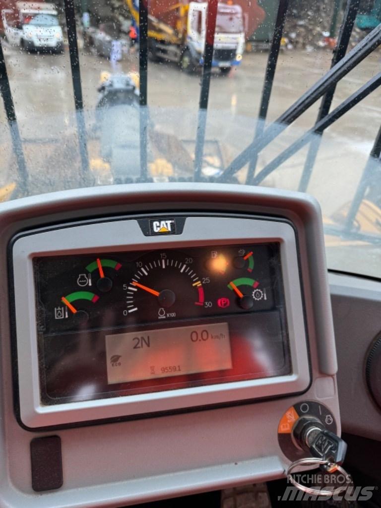CAT 966 M Incarcator pe pneuri