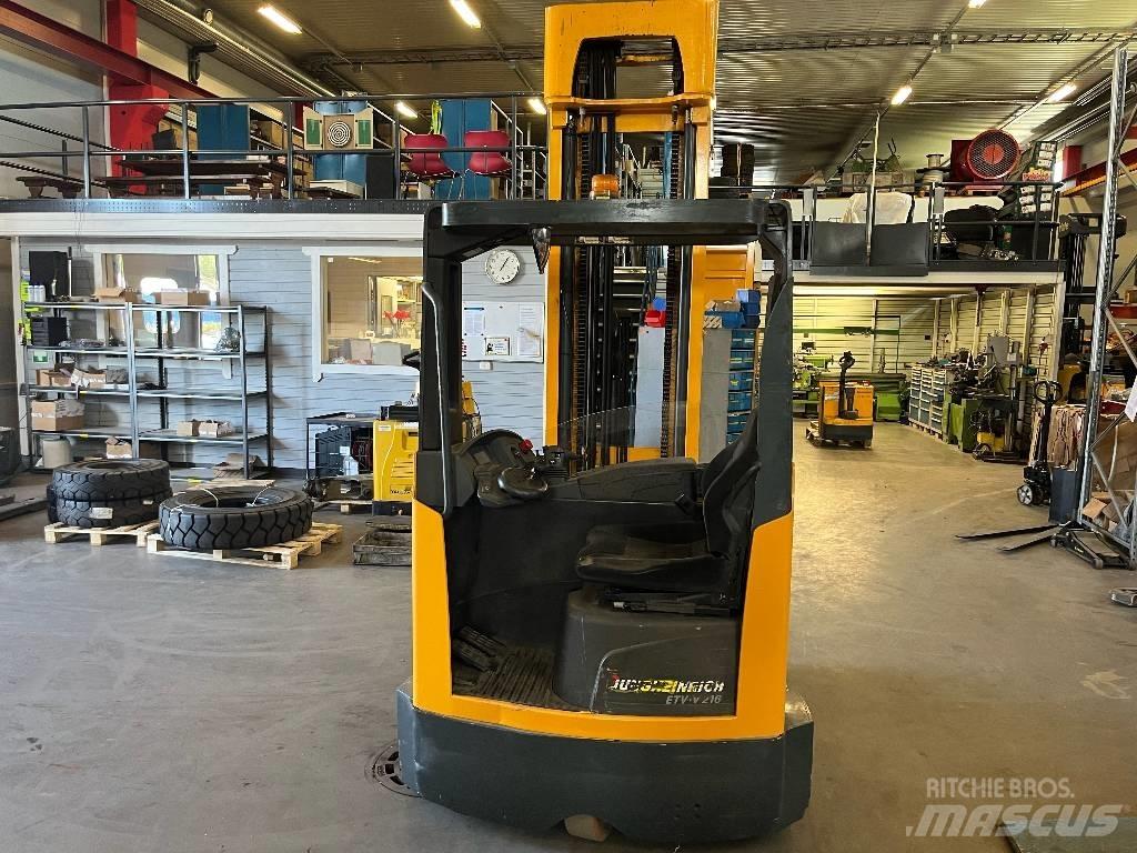 Jungheinrich ETV 216 Stivuitor cu catarg retractabil