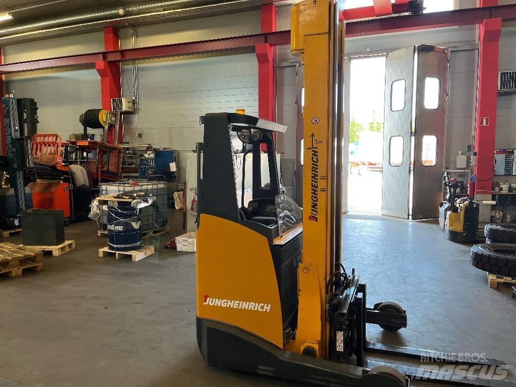 Jungheinrich ETV 216 Stivuitor cu catarg retractabil