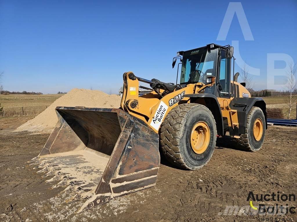 CASE 821 F Incarcator pe pneuri