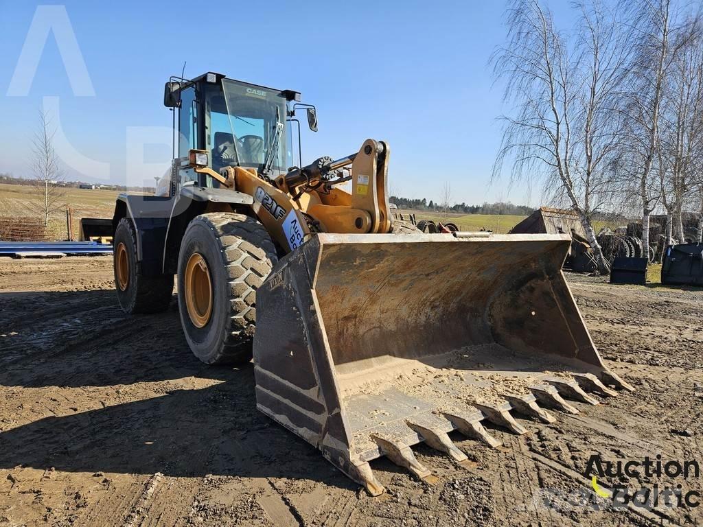 CASE 821 F Incarcator pe pneuri