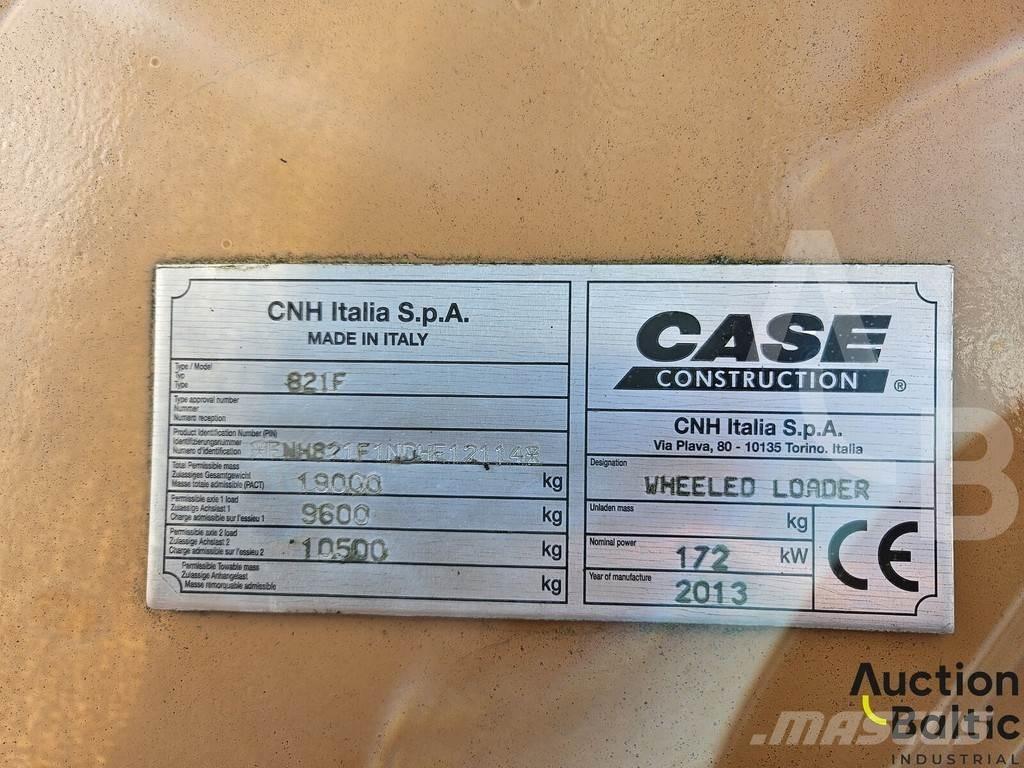 CASE 821 F Incarcator pe pneuri