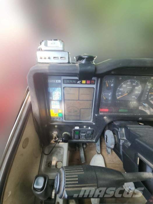 Kato MR 100 Macara teren accidentat